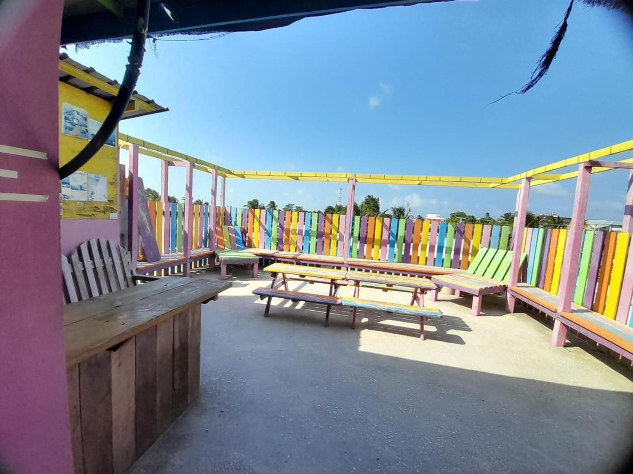 Travellers Palm Backpackers Hostel Caye Caulker Exterior photo