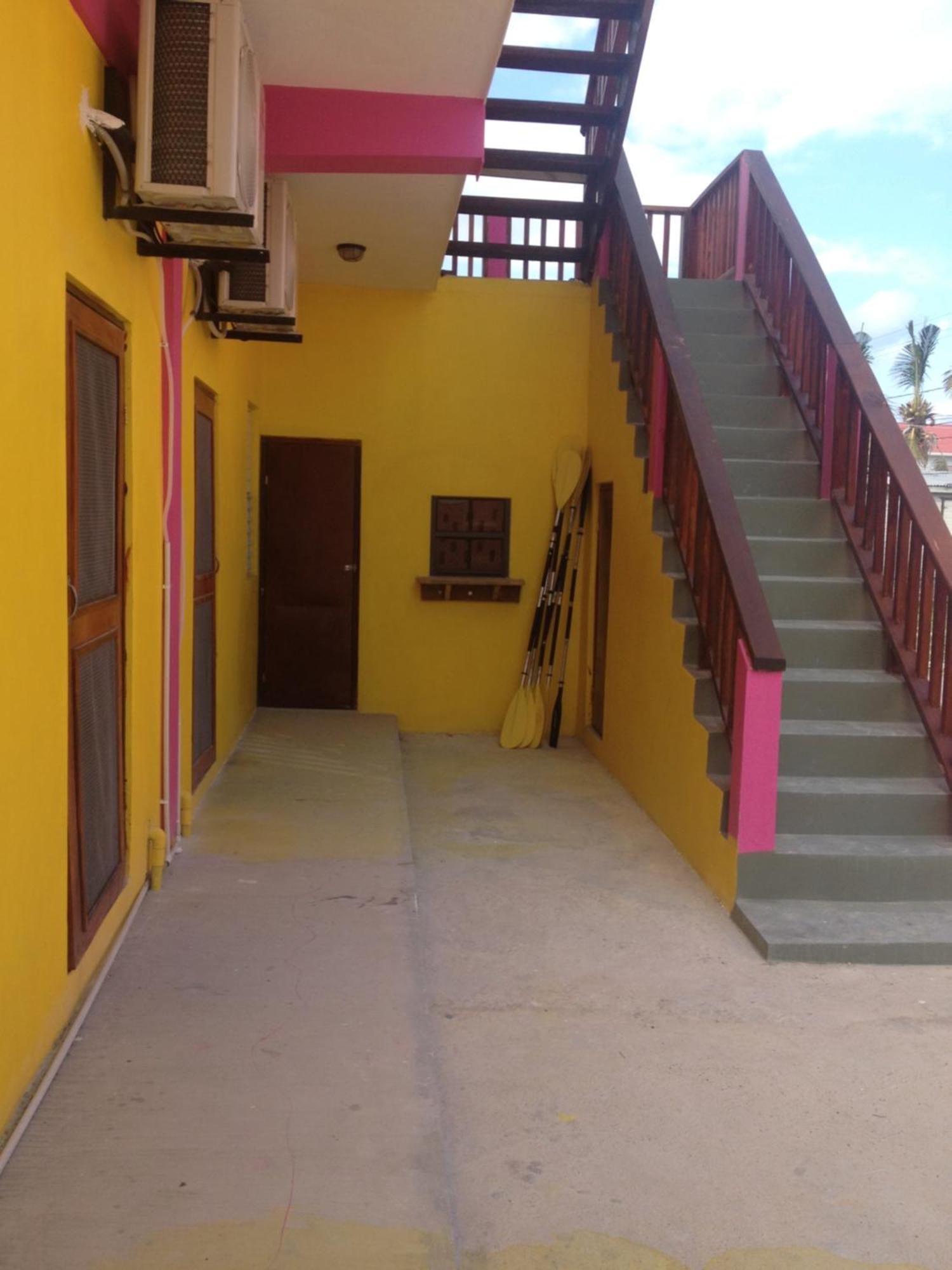 Travellers Palm Backpackers Hostel Caye Caulker Exterior photo